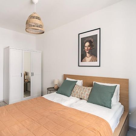 Corvin Apartment With Balcony And Ac บูดาเปสต์ ภายนอก รูปภาพ
