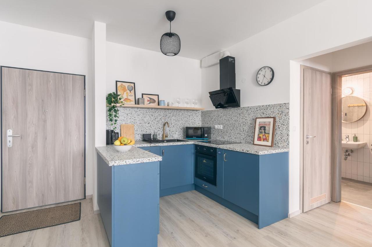 Corvin Apartment With Balcony And Ac บูดาเปสต์ ภายนอก รูปภาพ
