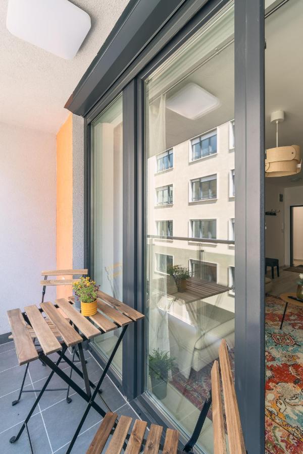 Corvin Apartment With Balcony And Ac บูดาเปสต์ ภายนอก รูปภาพ
