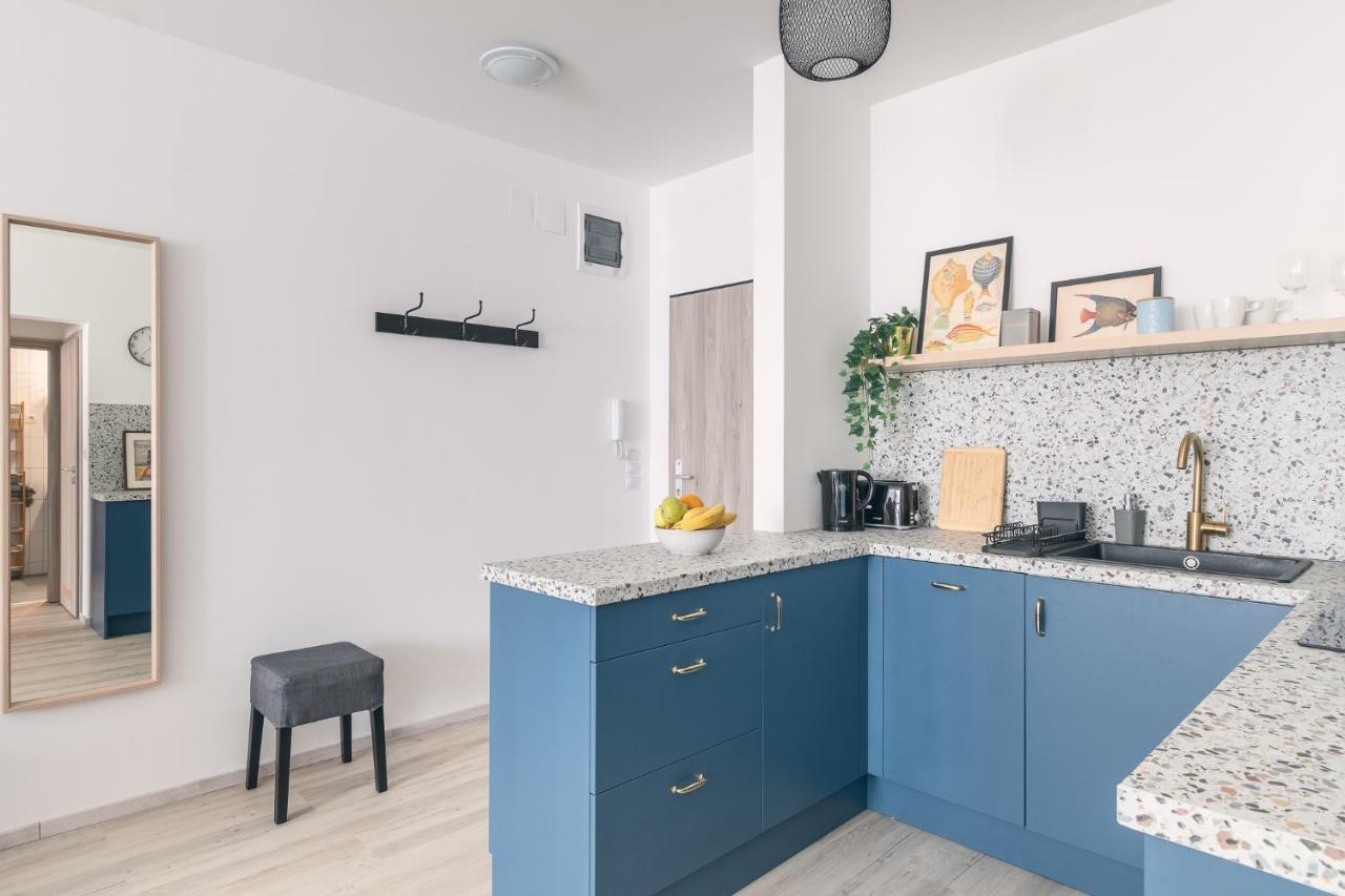 Corvin Apartment With Balcony And Ac บูดาเปสต์ ภายนอก รูปภาพ