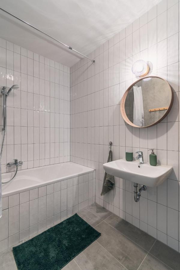 Corvin Apartment With Balcony And Ac บูดาเปสต์ ภายนอก รูปภาพ