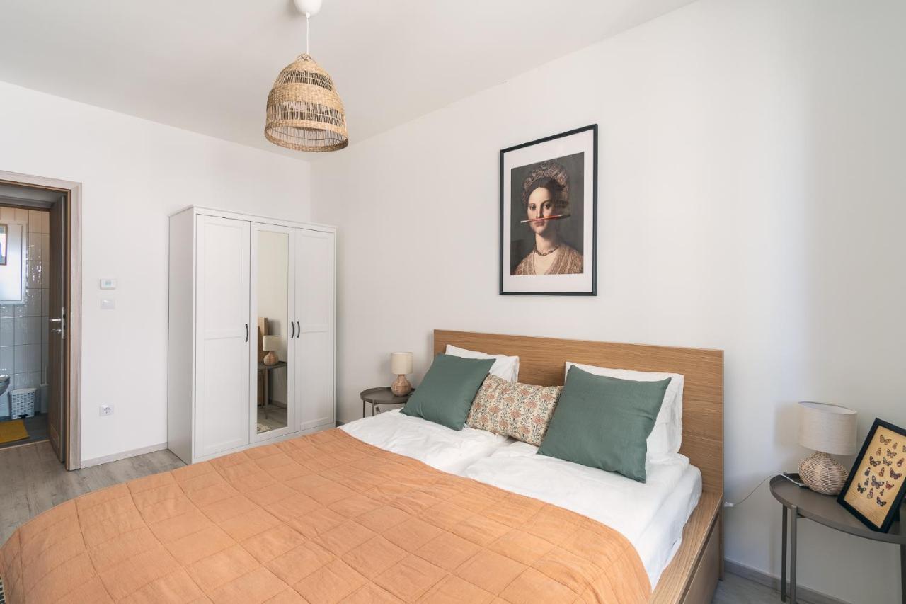 Corvin Apartment With Balcony And Ac บูดาเปสต์ ภายนอก รูปภาพ