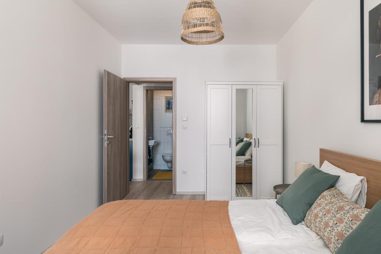 Corvin Apartment With Balcony And Ac บูดาเปสต์ ภายนอก รูปภาพ