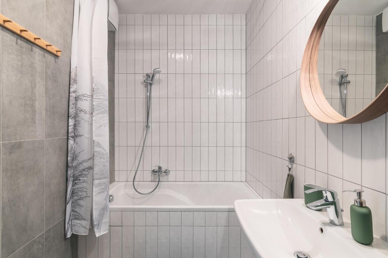 Corvin Apartment With Balcony And Ac บูดาเปสต์ ภายนอก รูปภาพ