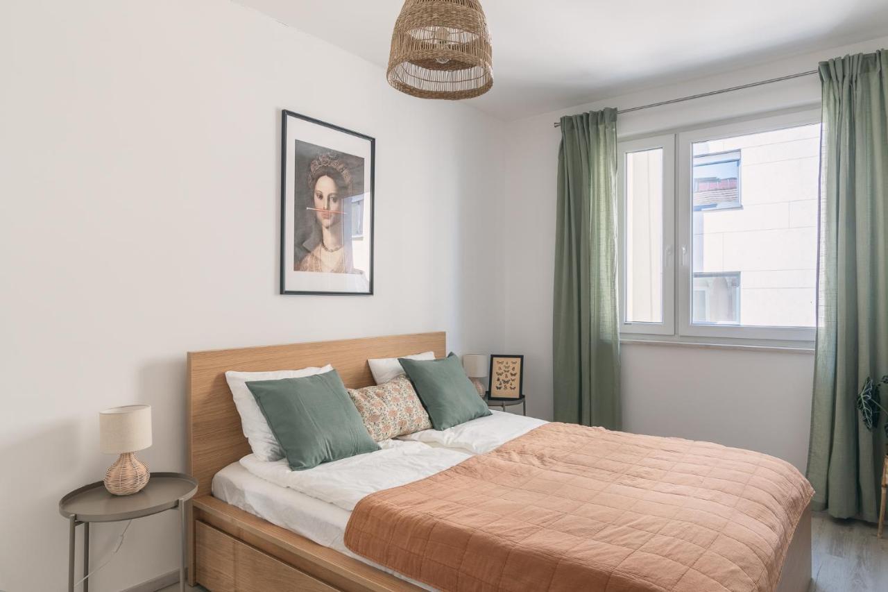 Corvin Apartment With Balcony And Ac บูดาเปสต์ ภายนอก รูปภาพ